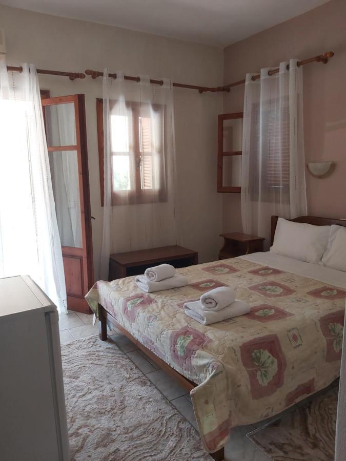 Voula Pansion Hotel Kardhamili Exterior foto