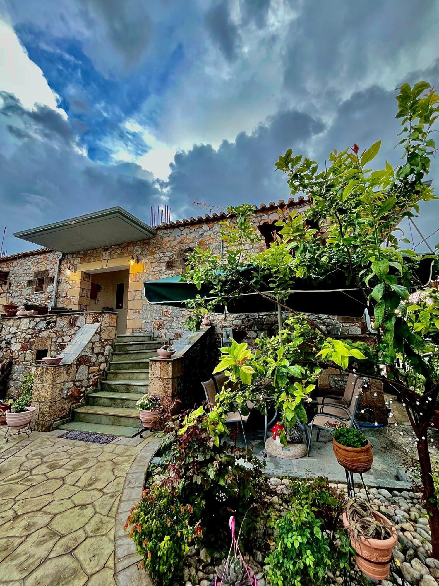 Voula Pansion Hotel Kardhamili Exterior foto